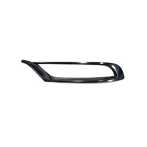 2017 CHRYSLER 300 FRONT DRIVER SIDE FOG LIGHT TRIM – CH1038167C